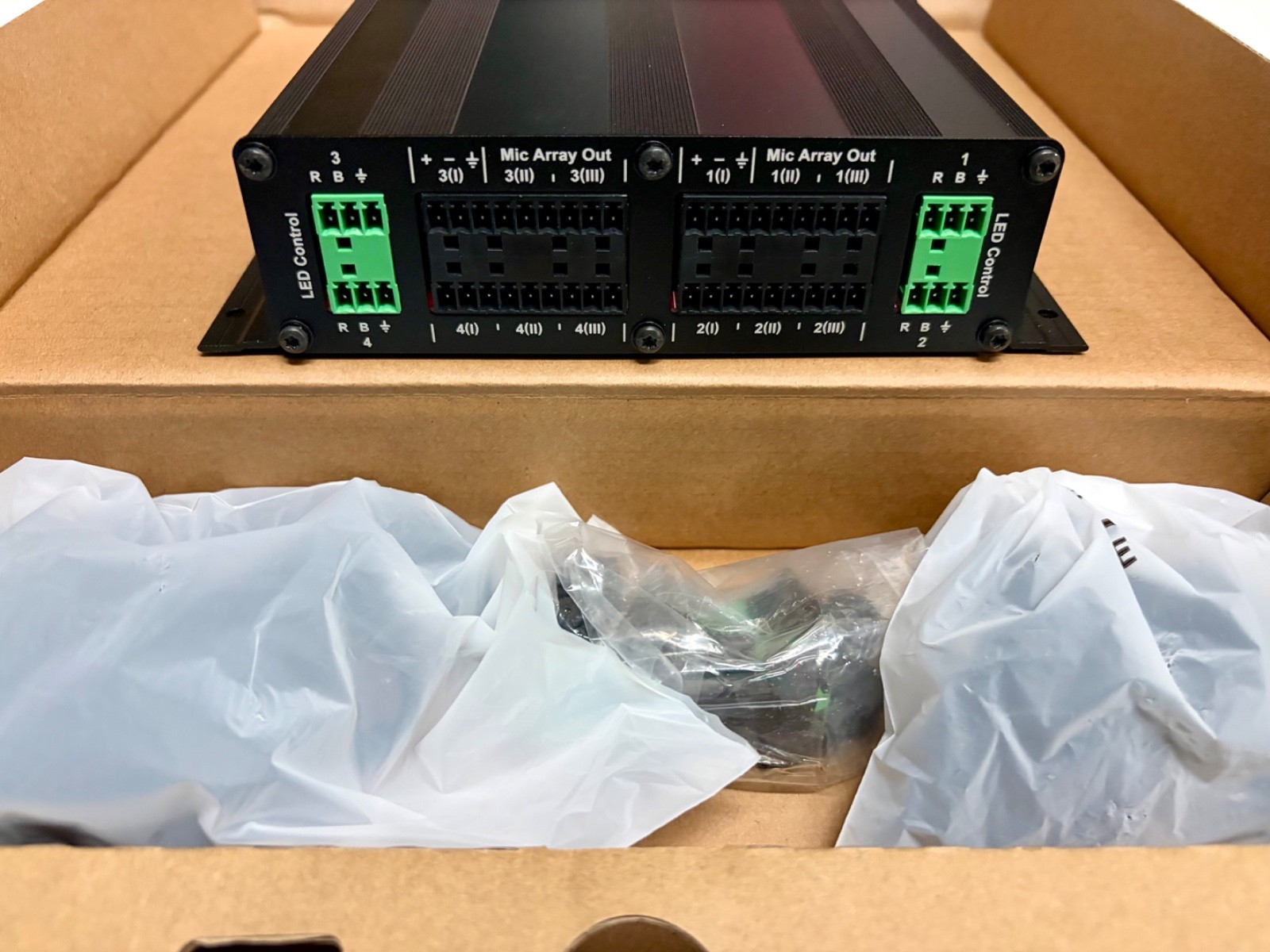 CLEARONE-CEILING-MIC-ARRAY-ANALOG-X-INTERFACE-BOX-Open-Box-137353948787-2